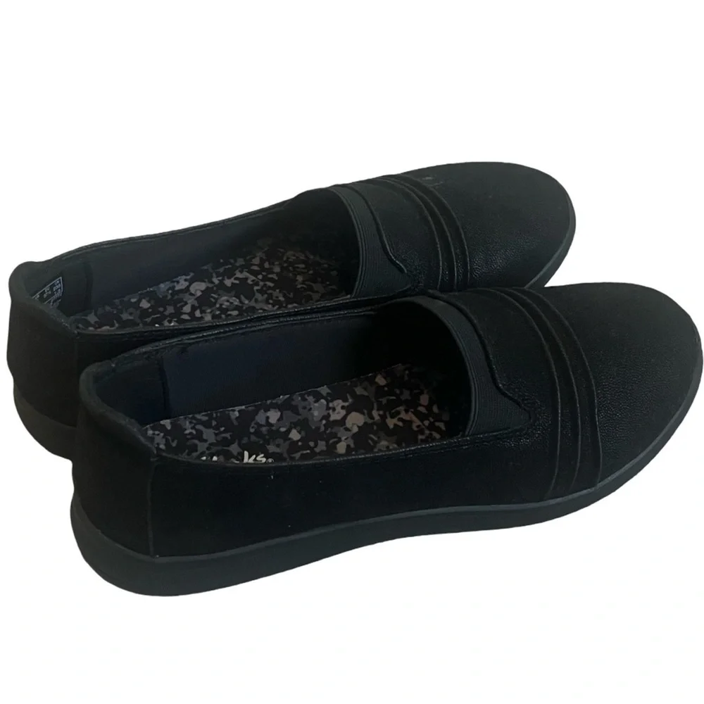 Clarks Women's Cloudsteppers Black Loafers. Size: 7M. NWOT. Great Condition.